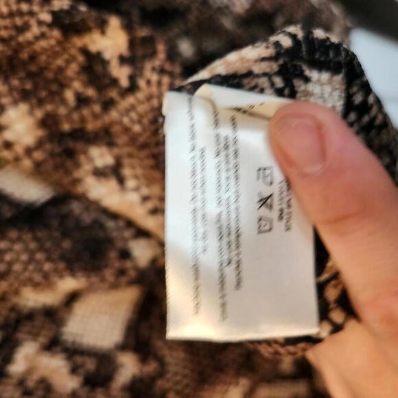 Peace & Pearls Women's Snakeskin Print Blouse - Size Medium - Picture 6 of 9